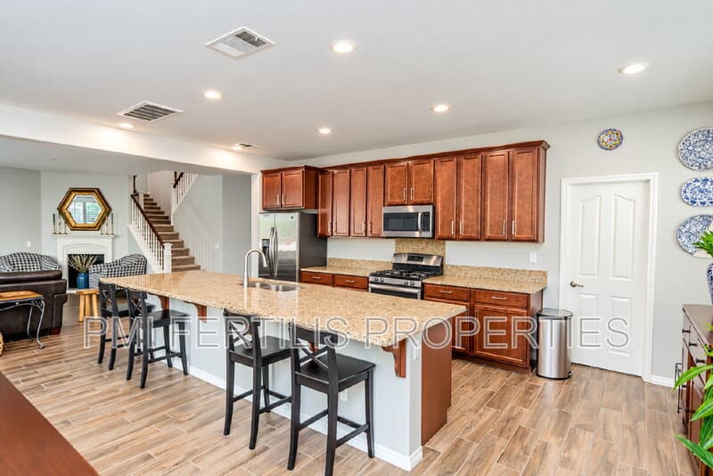 San Bernardino House: 18040 Deerberry Way