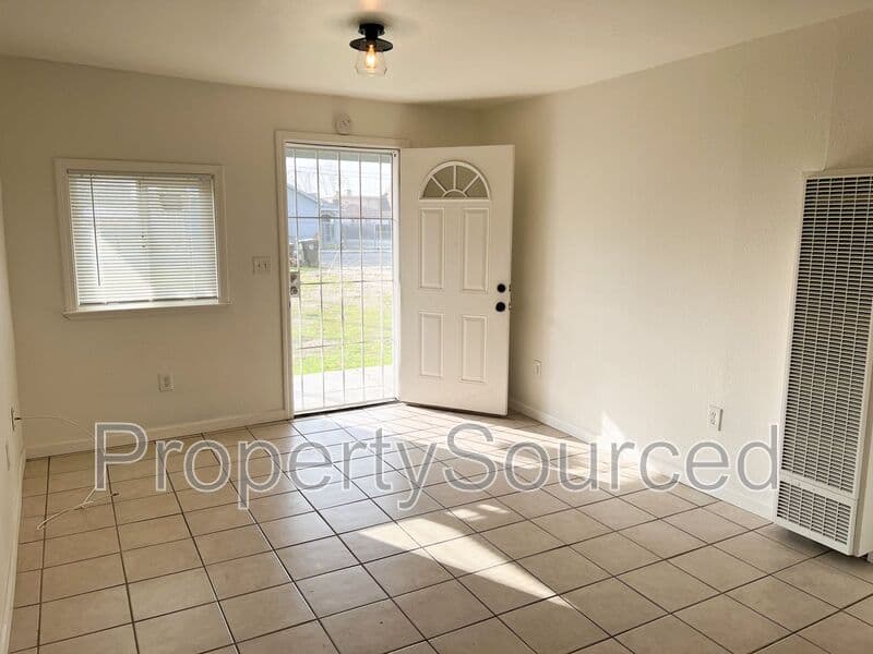 Manteca House: 415 Sutter St