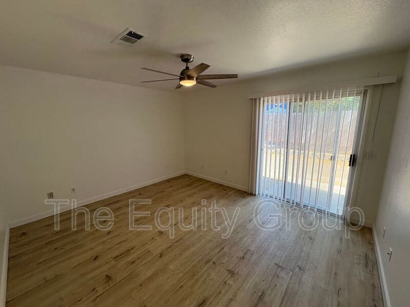 Visalia House: 2324 West Delta Ave
