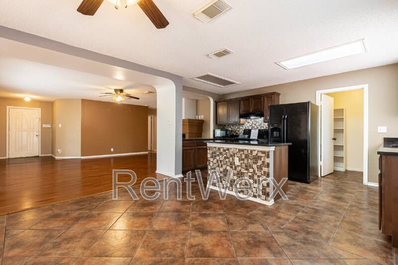 San Antonio House: 5602 Timber Bark