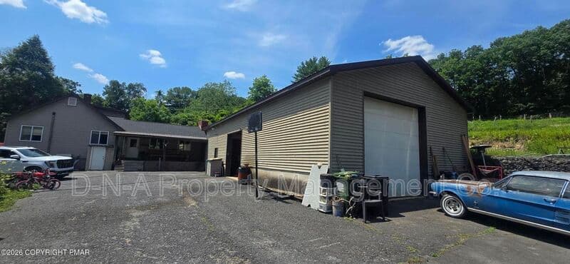 East Stroudsburg House: 135 Little Creek Lane