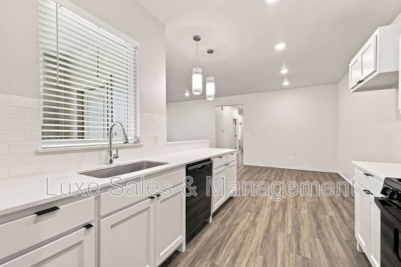 Okahoma City House: 10912 Oak Hollow Drive