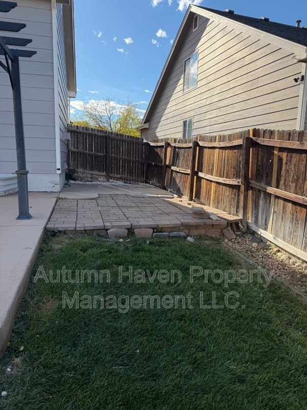 Aurora House: 5686 S Zante Way