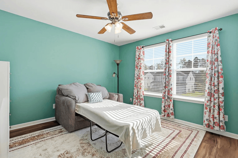 Savannah House: 225 Willow Point Cir