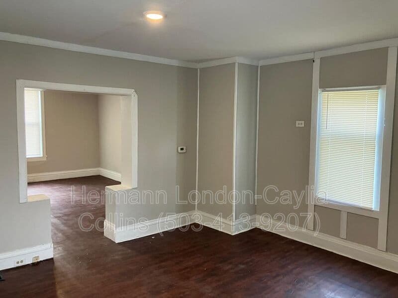 Saint Louis House: 883 Elias Ave