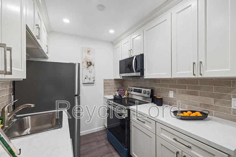San Bruno Condo: 410 Boardwalk Ave