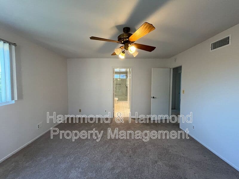 Thousand Oaks House: 832 Masterson Dr