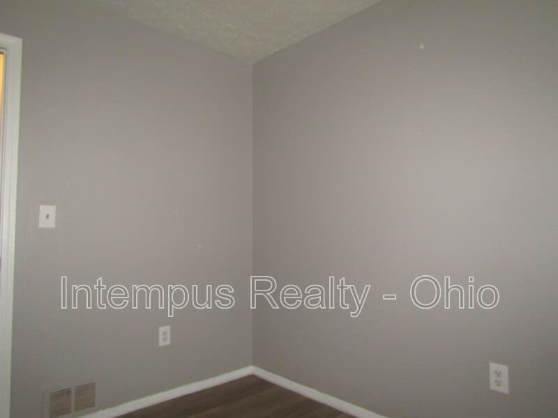 Cincinnati House: 6941 Gracely Dr