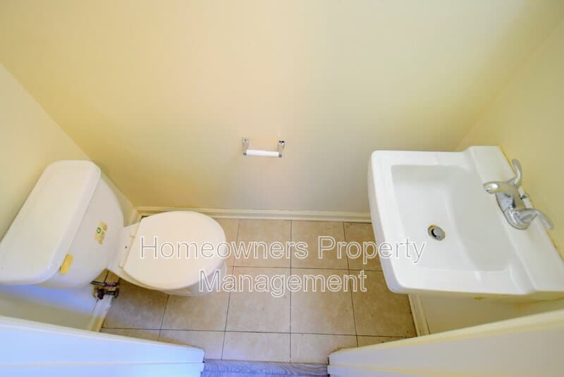 Fayetteville House: 421 Kirkcaldy Ct