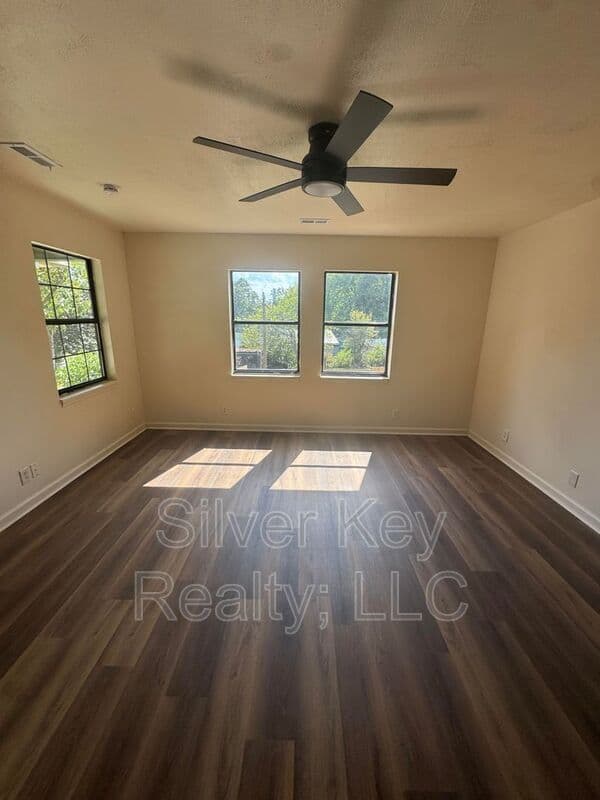 Athens Condo: 104 Pine Street