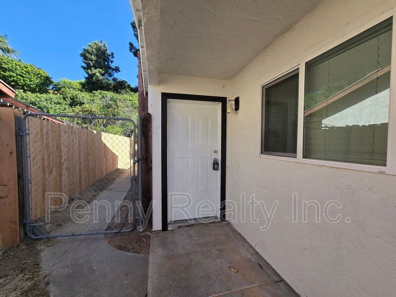 San Diego House: 6046 Reo Pl