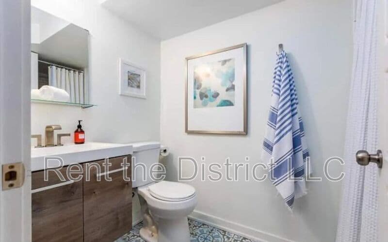Washington Townhome: 37 Rhode Island Avenue NW