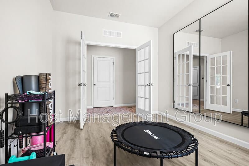 Minneola House: 3234 Hill Point St