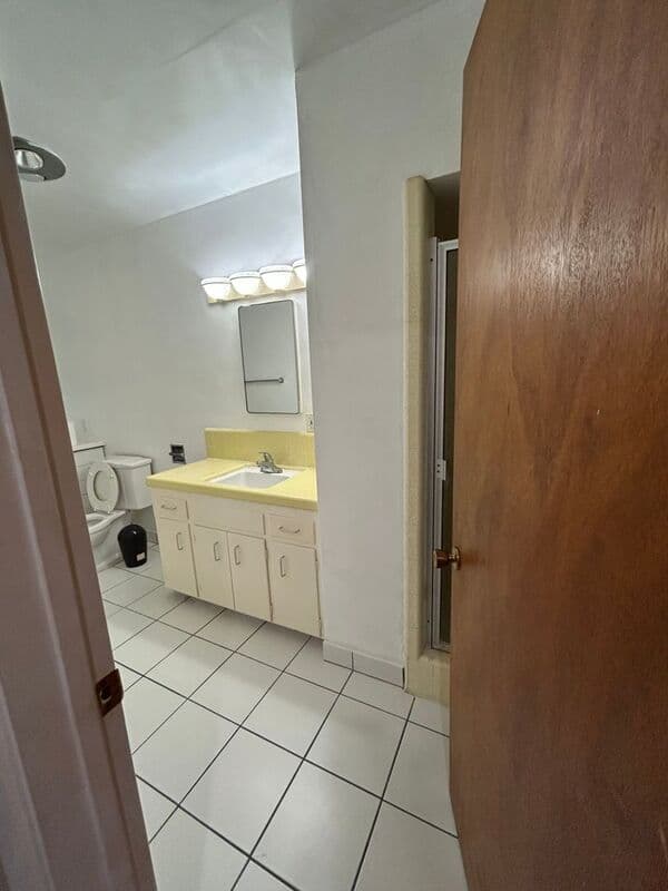 La Mesa House: 4040 Yale Ave