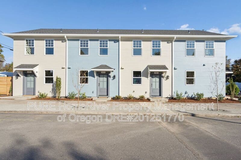 Portland Townhome: 2985 NE Emerson St