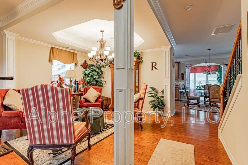 Greer House: 3 Keelin Ln