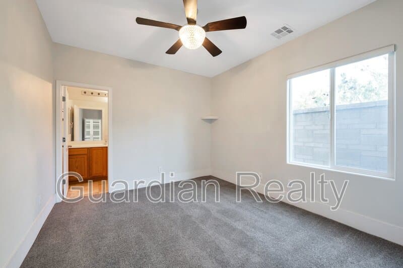 Henderson House: 2485 Sturrock Dr