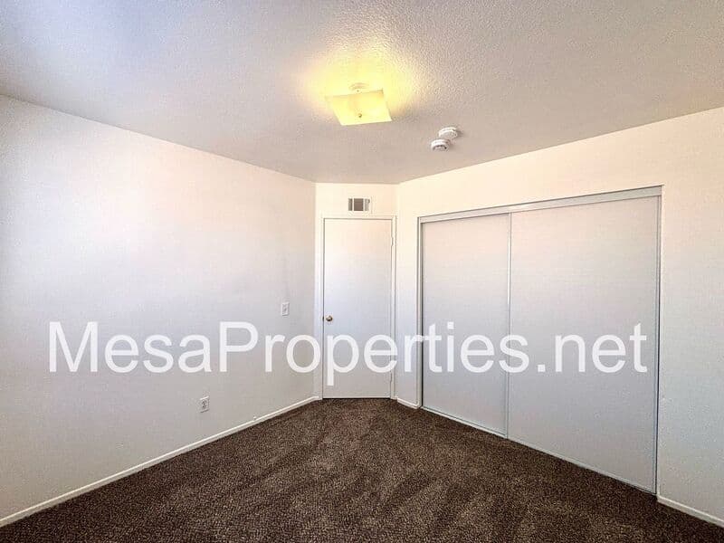 Victorville House: 14565 Windmill Rd