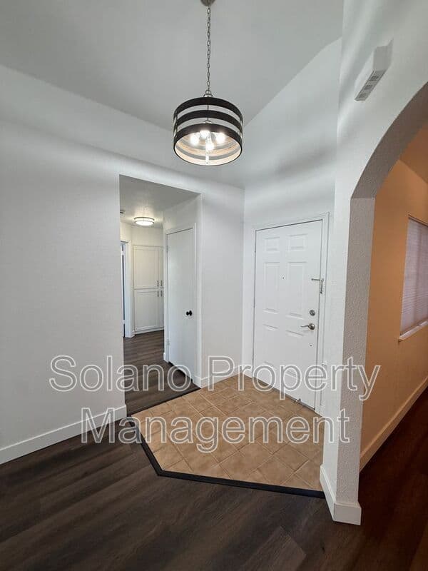 Dixon House: 1030 Windmill Dr