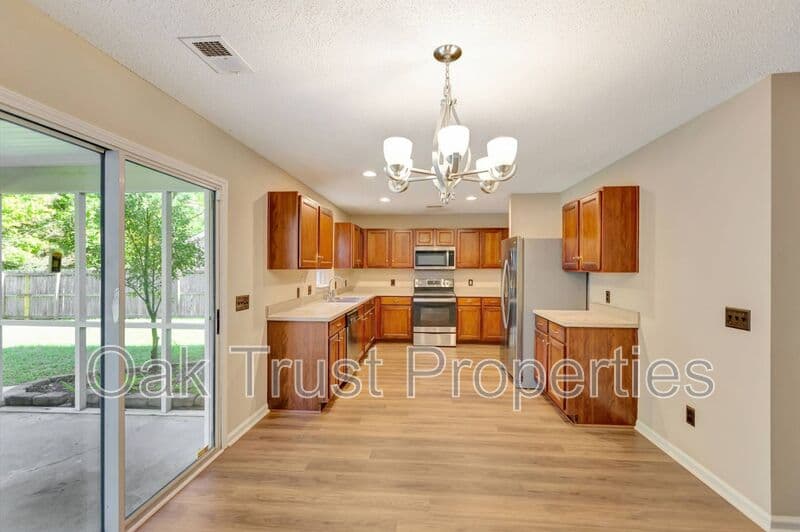 Summerville House: 407 Cotton Hope Lane
