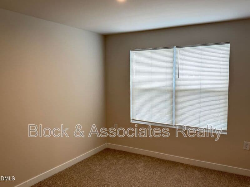 Raleigh House: 1337 Rollman Farm