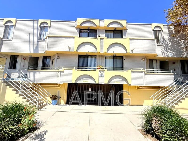 Studio City House: 4202 Tujunga Ave