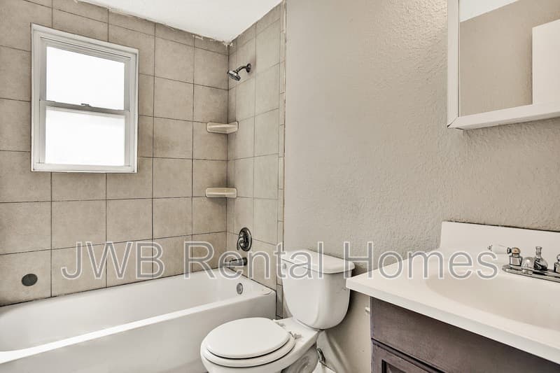 Jacksonville House: 3837 Nancy St
