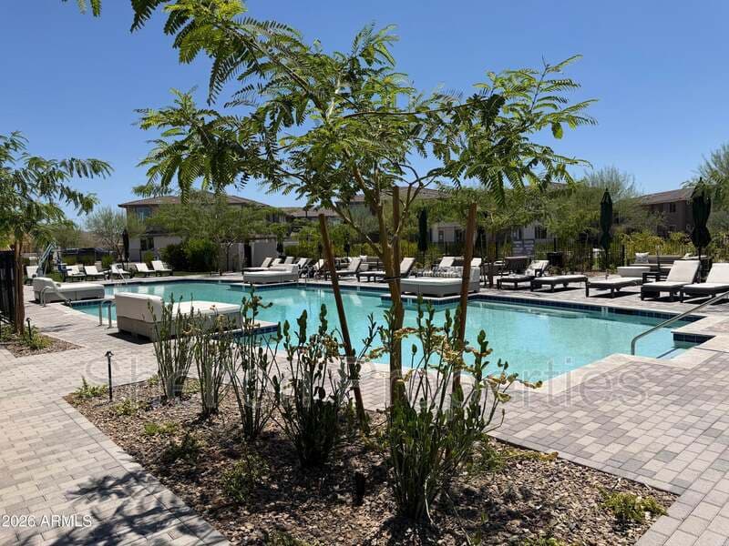 Phoenix Townhome: 2121 W Sonoran Desert Dr, Unit 124