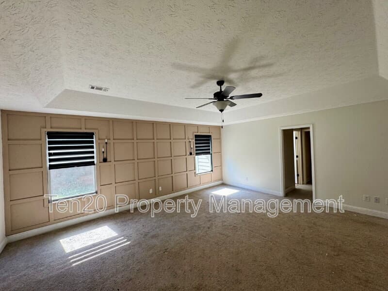 Midland House: 9420 Yarbrough Rd