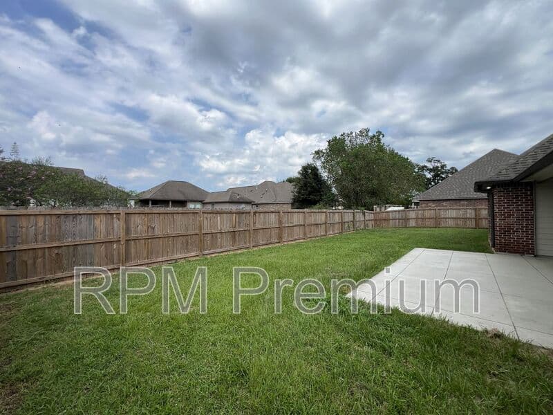 Zachary House: 7335 Oakview Dr.
