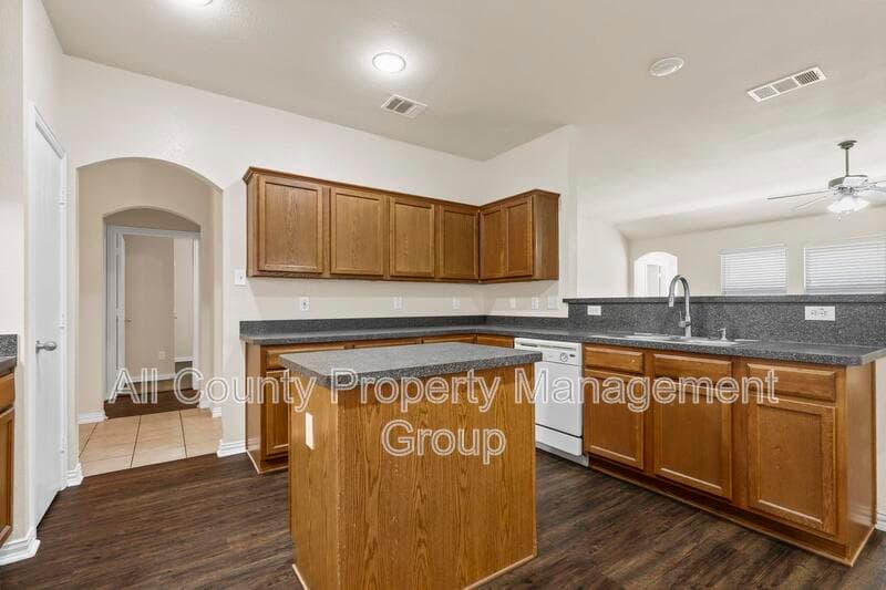 Fort Worth House: 4541 High Cotton Trail
