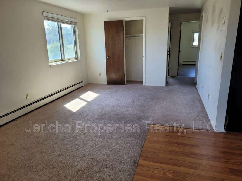 Lakewood Condo: 633 Oak Street