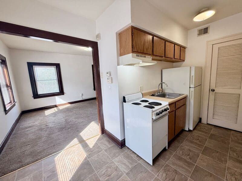 Independence House: 625 West Maple Avenue