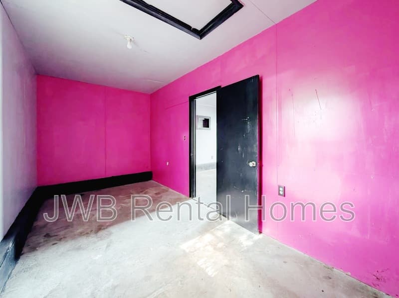 Jacksonville House: 1214 Kenmore St