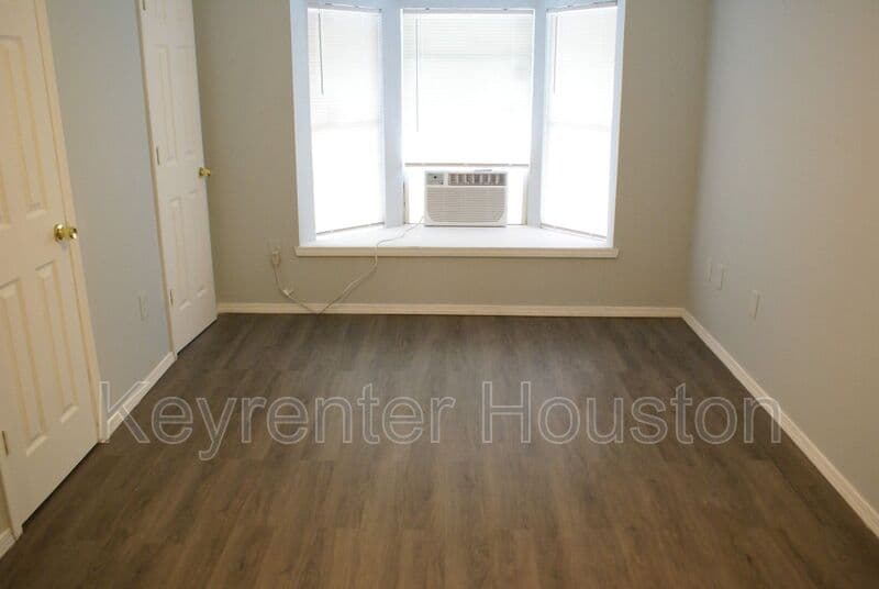Houston House: 2511 Rosalie St