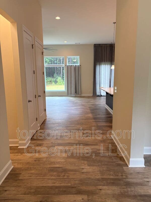 Enoree House: 271 Rocky Ridge Road