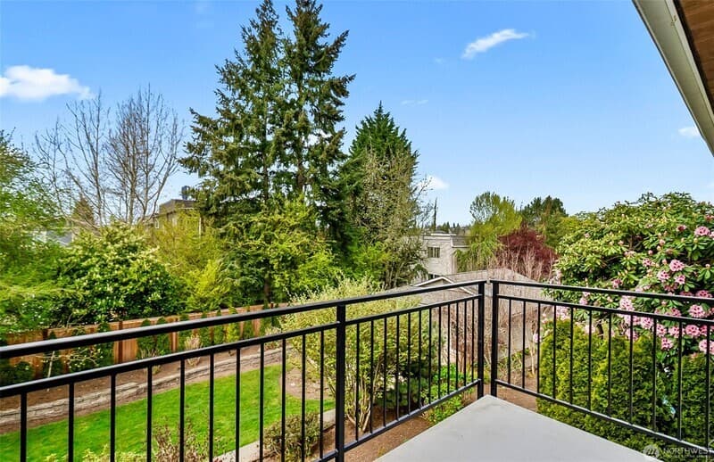 kirkland Condo: 629 Kirkland Way