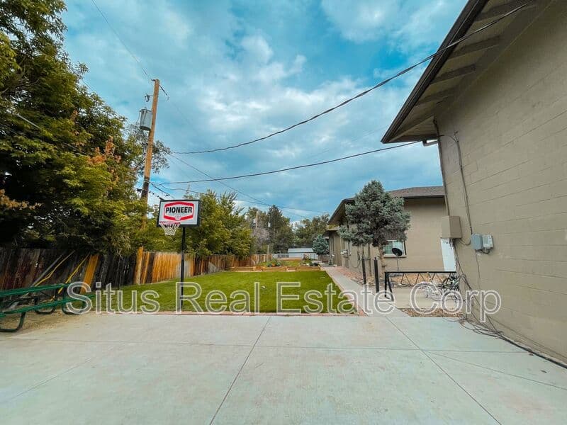 Lakewood House: 8121 W. 9th Ave