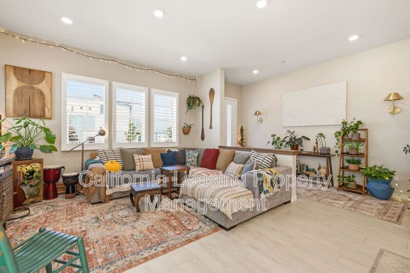 Valencia House: 27233 Red Willow Court