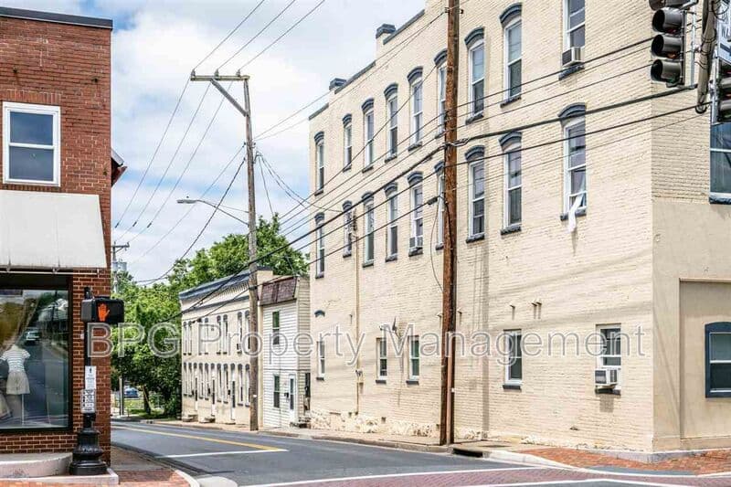 Harrisonburg Condo: 205 N Main