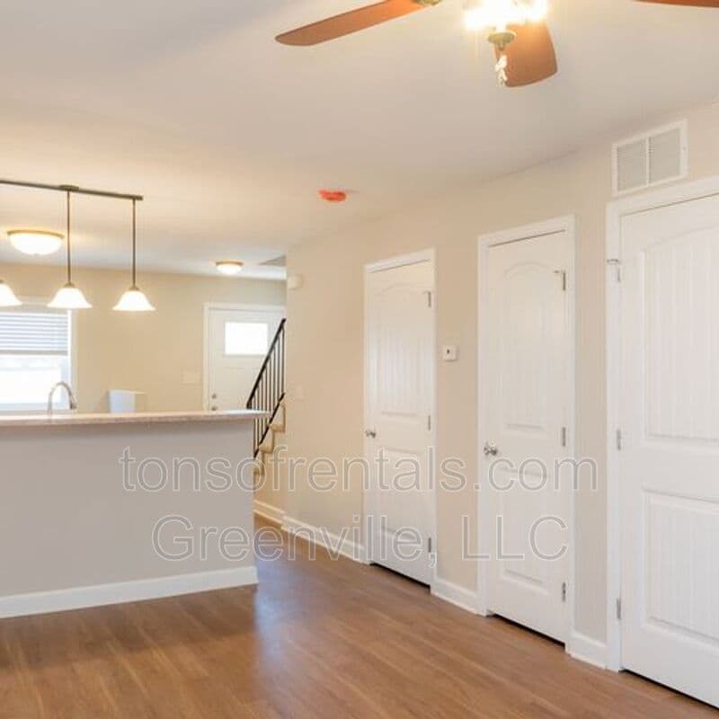 Greer Townhome: 111 Becky Don Drive 15