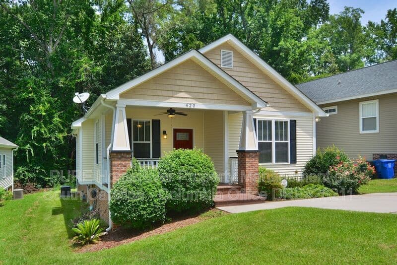 Columbia House: 420 Jackson Avenue
