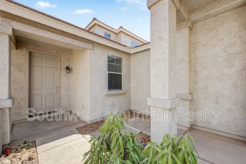 Maricopa House: 44967 W Sage Brush Dr