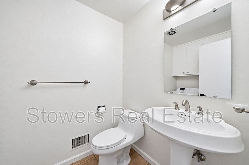 Danville House: 132 Glen Ct