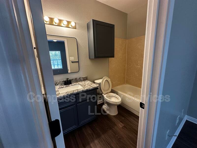 Waco House: 1613A Bagby Ave