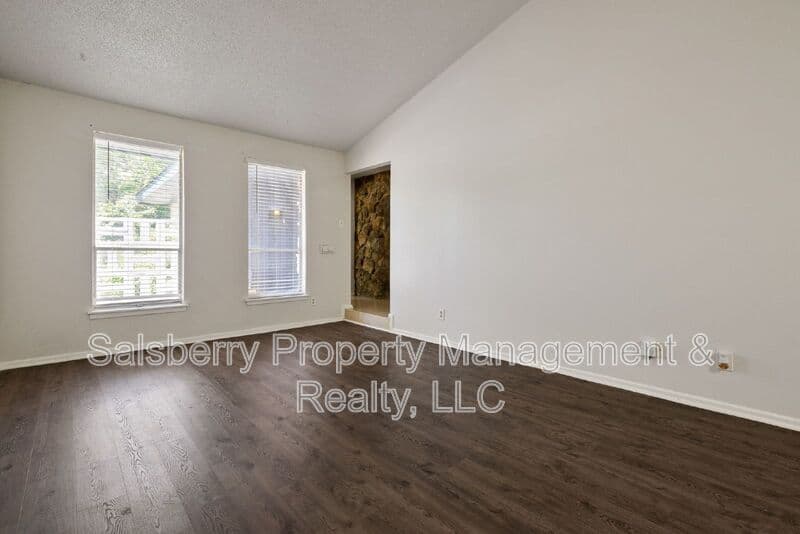 Fort Worth House: 4913 Westlake Drive