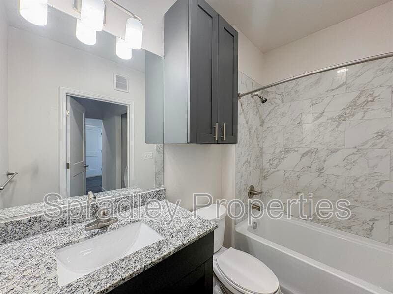 Belton Condo: 710 Shine St, Apt 1302