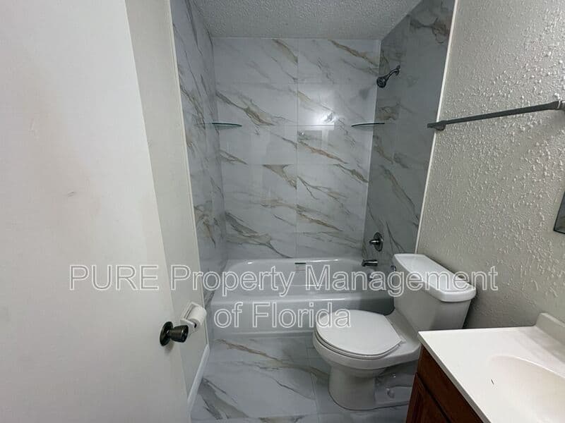 Ocala House: 6807 NW 62nd Place