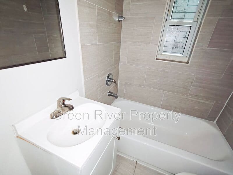 Jacksonville House: 2831 West 6th Street