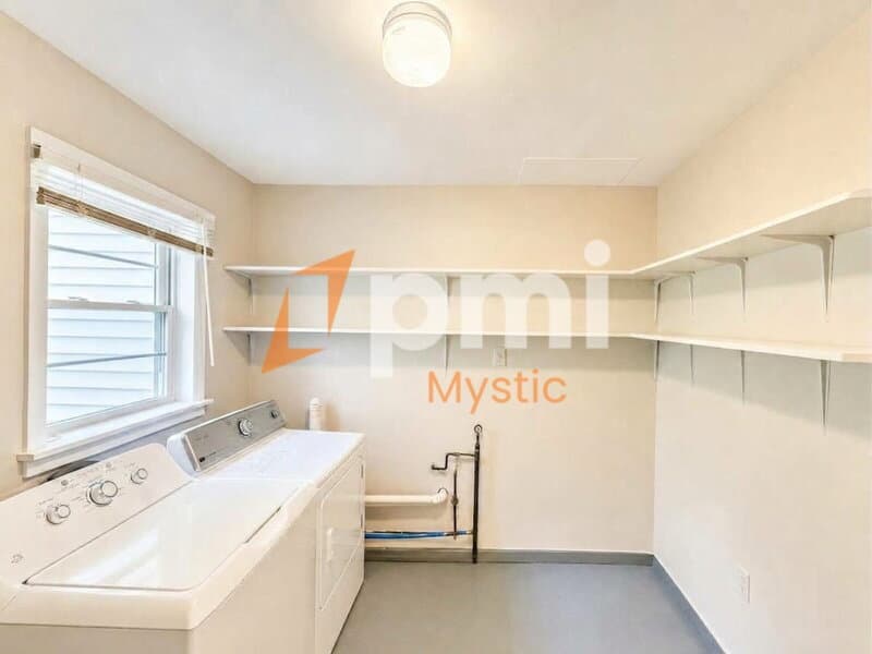 North Stonington House: 24 Milltown Road